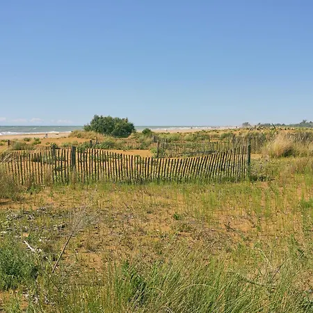 Comfy With Balcony And Ac * 비비오네